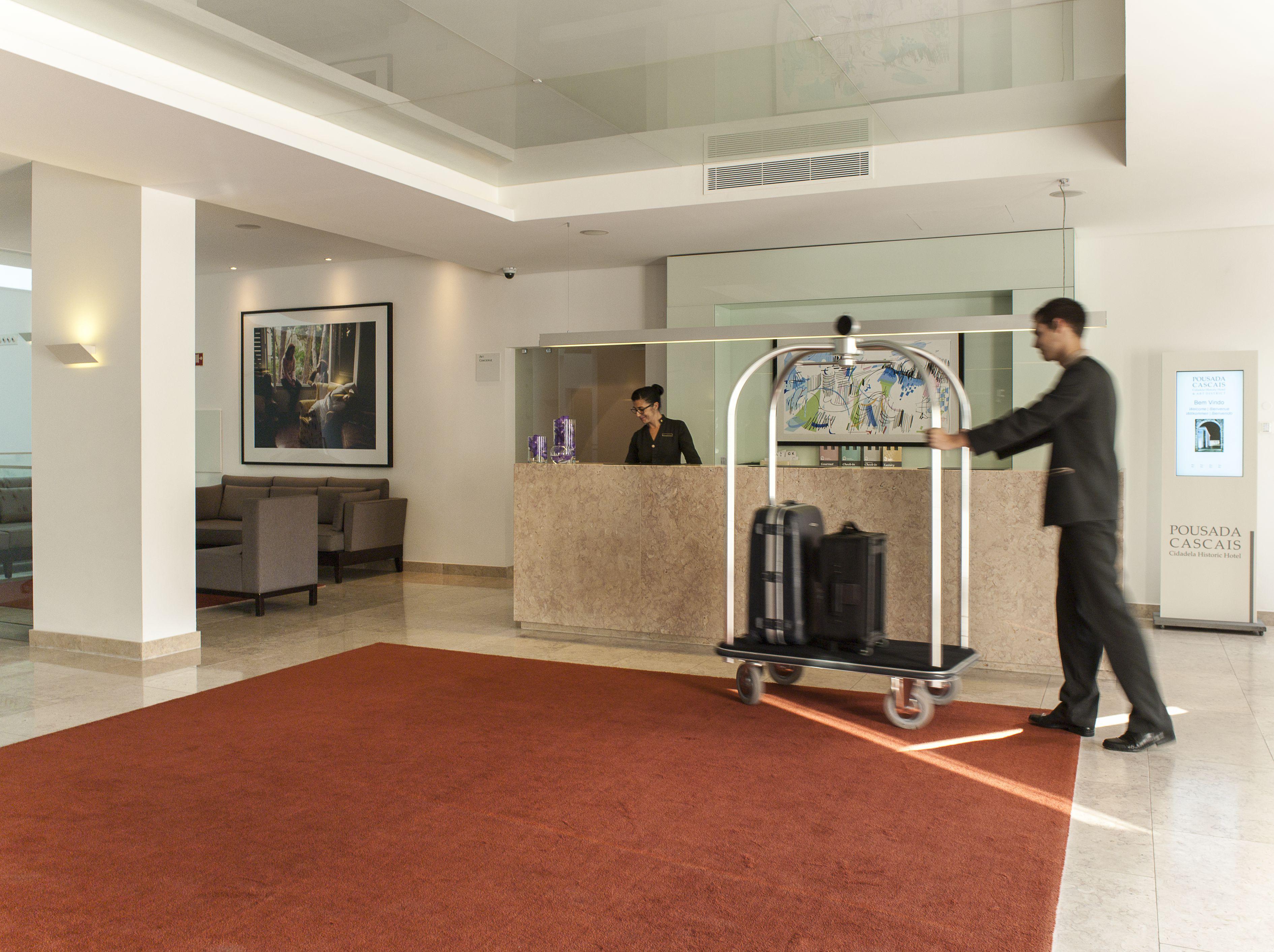 Pestana Cidadela Cascais - Pousada & Art District Kültér fotó A bellboy pushing a luggage cart