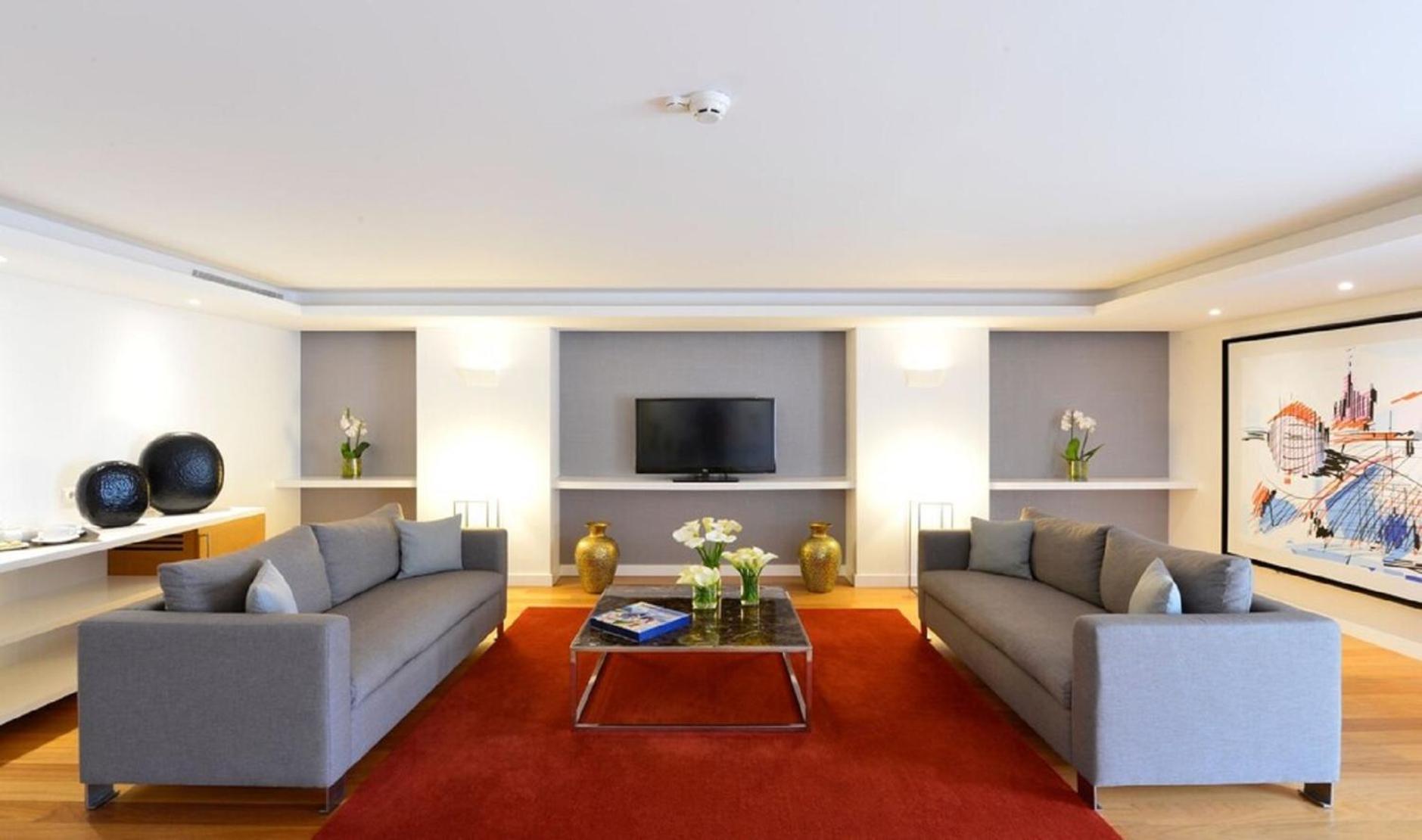 Pestana Cidadela Cascais - Pousada & Art District Kültér fotó A living room in a suite at the Mandarin Oriental, Munich